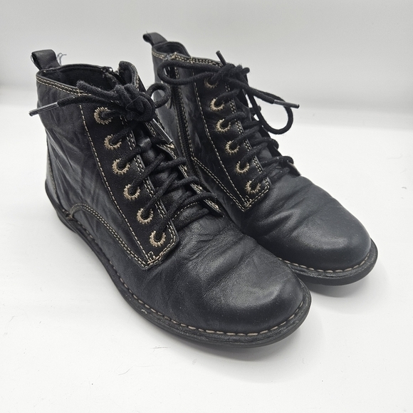 Clarks combat shoes style size 6M leather upper - Picture 1 of 16